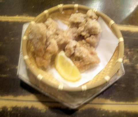 東京都練馬区豊玉北５丁目にある焼鳥、居酒屋の「日南市じとっこ組合 練馬店」若鶏の唐揚げ