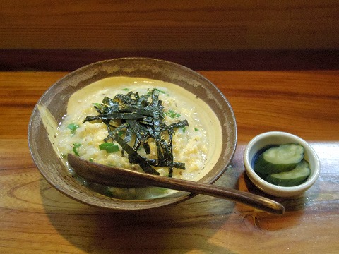 埼玉県越谷市谷中町1丁目にある和食、居酒屋の「米やじゅんの助二合」食事(スッポンだしを使った雑炊とキュウリのぬか漬け) 埼玉県越谷市谷中町1丁目にある和食、居酒屋の「米やじゅんの助二合」食事(スッポンだしを使った雑炊とキュウリのぬか漬け)