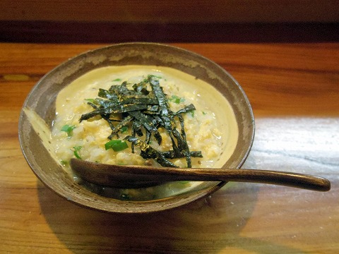 埼玉県越谷市谷中町1丁目にある和食、居酒屋の「米やじゅんの助二合」食事(スッポンだしを使った雑炊とキュウリのぬか漬け) 埼玉県越谷市谷中町1丁目にある和食、居酒屋の「米やじゅんの助二合」食事(スッポンだしを使った雑炊とキュウリのぬか漬け)
