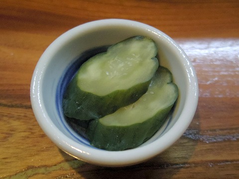 埼玉県越谷市谷中町1丁目にある和食、居酒屋の「米やじゅんの助二合」食事(スッポンだしを使った雑炊とキュウリのぬか漬け) 埼玉県越谷市谷中町1丁目にある和食、居酒屋の「米やじゅんの助二合」食事(スッポンだしを使った雑炊とキュウリのぬか漬け)