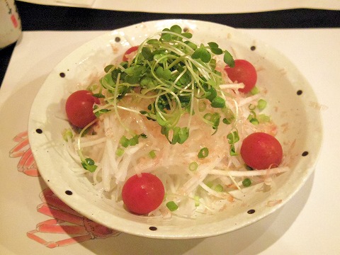 東京都西東京市東町２丁目にある居酒屋「和厨房ふじき」大根サラダ