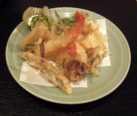 東京都西東京市東町２丁目にある居酒屋「和厨房ふじき」天プラ盛り合せ