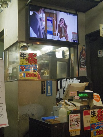 東京都新宿区中落合１丁目にある焼鳥店「焼鳥日高　中井駅前店」店内