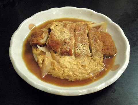 東京都新宿区中落合１丁目にある焼鳥店「焼鳥日高　中井駅前店」かつ煮