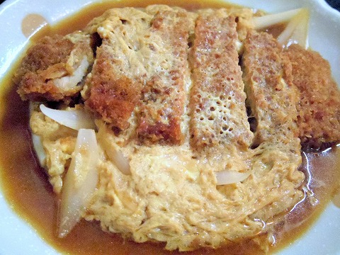 東京都新宿区中落合１丁目にある焼鳥店「焼鳥日高　中井駅前店」かつ煮
