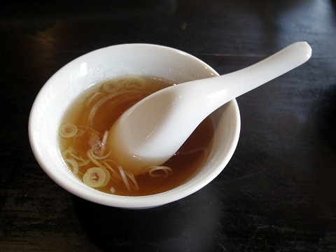 埼玉県入間市東町５丁目にある中華料理店「パオの食卓」キクラゲと玉子のふっくら炒め、ひすい餃子のセット