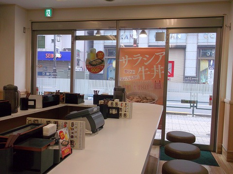 東京都練馬区練馬１丁目にある牛丼店「吉野家　練馬店」店内