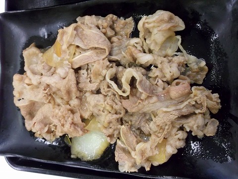 東京都練馬区練馬１丁目にある牛丼店「吉野家　練馬店」牛皿特盛りと豚汁