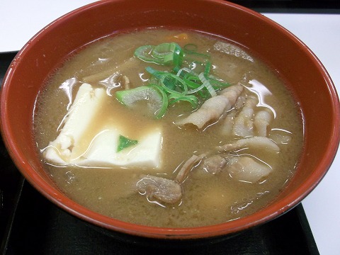 東京都練馬区練馬１丁目にある牛丼店「吉野家　練馬店」牛皿特盛りと豚汁