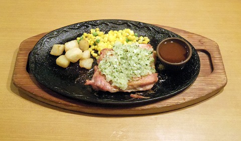 東京都練馬区光が丘５丁目にあるファミリーレストラン「サイゼリア　光が丘」若鶏のグリル（ディアボラ風）