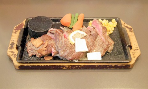神奈川県川崎市川崎区小川町にあるハンバーグとステーキの「川崎ステーキセンター」半熟とびっきりステーキ400g