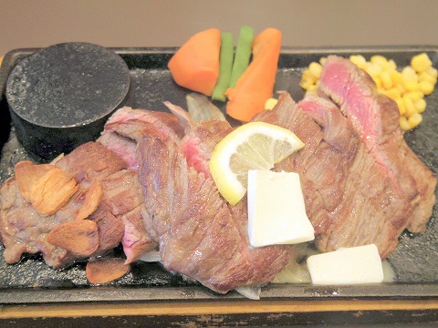 神奈川県川崎市川崎区小川町にあるハンバーグとステーキの「川崎ステーキセンター」半熟とびっきりステーキ400g