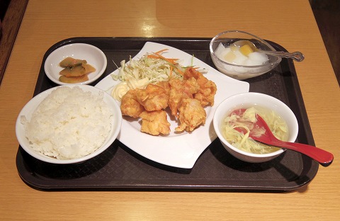 神奈川県川崎市川崎区駅前本町にある中華料理店「香蘭」ランチセットの鶏肉の唐揚げ