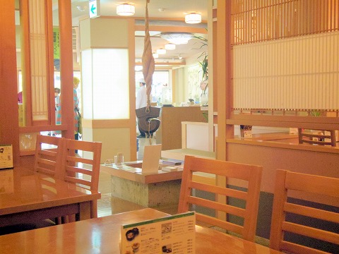 長野県長野市松代町殿町にある和菓子、甘味処、郷土料理のお店「竹風堂　松代店」店内