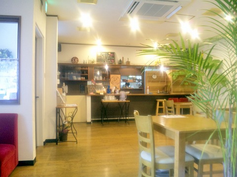 埼玉県越谷市平方南町にあるカフェ「Nico  Cafe」店内
