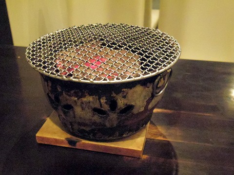 神奈川県川崎市川崎区駅前本町にある焼肉店「炭火ホルモン みつやま 川崎モアーズ店」炭火 神奈川県川崎市川崎区駅前本町にある焼肉店「炭火ホルモン みつやま 川崎モアーズ店」炭火