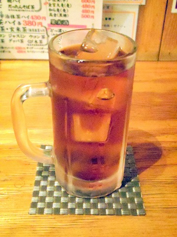 東京都板橋区成増２丁目にあるもつ料理、居酒屋の「串酒場タマリバ　TAMARIBA」ウーロン茶