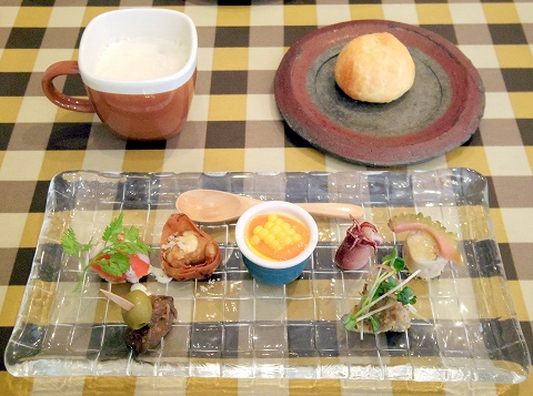 埼玉県春日部市中央１丁目にあるイタリアンのお店「すずkitchen」前菜盛合わせ５品とフォカッチャとスープ