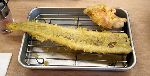 埼玉県富士見市大字針ケ谷にある天ぷら店「あげたて天兵衛 254号線富士見店」特盛天定食