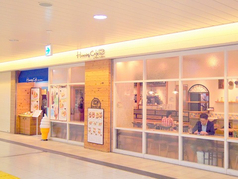 f東京都台東区上野7丁目にあるカフェ「Humming Cafe By Plame Collome ecute UENO ハミングカフェ バイ プレミーコロミィ エキュート上野店」 東京都台東区上野7丁目にあるカフェ「ハミングカフェ バイ プレミーコロミィ ecute上野店 Humming Cafe By Plame Collome」外観