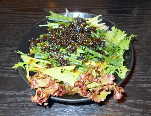 東京都新宿区新宿５丁目にある居酒屋「世界の山ちゃん　新宿花園店」小ねぎチョレギサラダ