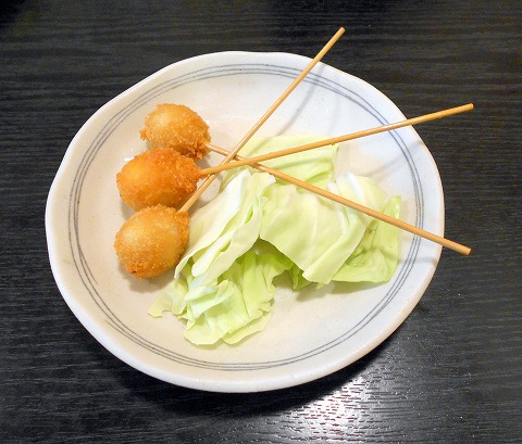 東京都新宿区新宿５丁目にある居酒屋「世界の山ちゃん　新宿花園店」うずら卵フライ