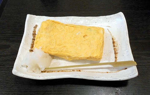 東京都新宿区新宿５丁目にある居酒屋「世界の山ちゃん　新宿花園店」ネギ入り玉子焼き