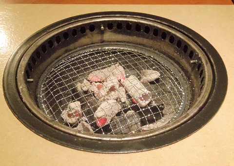 東京都板橋区成増2丁目にある焼肉店「牛角 成増店」炭火 東京都板橋区成増2丁目にある焼肉店「牛角 成増店」炭火
