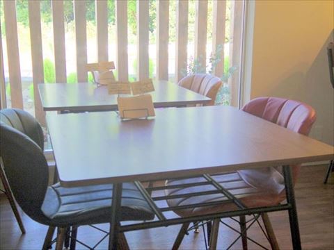 茨城県鉾田市玉田にあるカフェ「絶品ほしいも＆café 寿や」店内