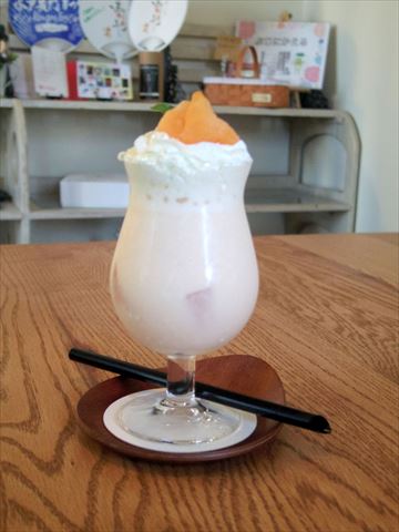 茨城県鉾田市玉田にあるカフェ「絶品ほしいも＆café 寿や」メロンシェイク