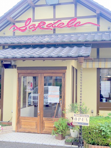 茨城県取手市清水にあるカフェ「カフェ サルデーレ」外観