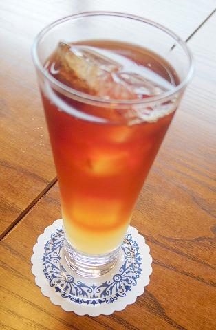 茨城県取手市清水にあるカフェ「カフェ サルデーレ」アイスアップルティー