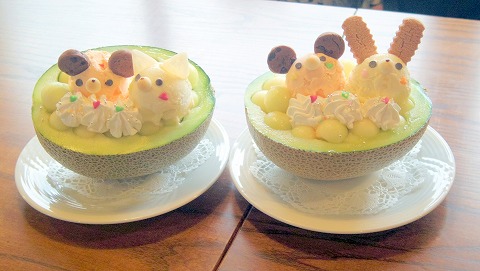 茨城県取手市清水にあるカフェ「カフェ サルデーレ」【メロン】の宝石箱