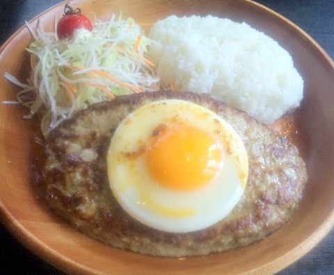 埼玉県春日部市緑町５丁目にあるステーキ、ハンバーグ、ファミリーレストランの「びっくりドンキー　春日部店」エッグバーグディッシュランチ300g