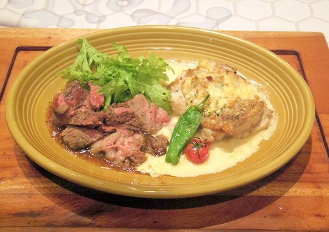 kawara CAFE&DINING 瓦カフェ＆ダイニング 川崎モアーズ店　AUS産アンガス牛のステーキとチキンの香草パン粉チーズ焼き ハーフ&ハーフ盛合せ