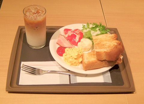 東京都台東区上野７丁目にあるカフェ「BECK’S COFFEE SHOP ベックスコーヒーショップ　上野常磐ホーム店」上野常磐ホーム店　モーニングプレート1、アイスカフェオーレで