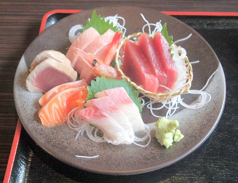 茨城県猿島郡境町長井戸にある居酒屋「個室ダイニング かごや」刺身盛り合わせランチ 茨城県猿島郡境町長井戸にある居酒屋「個室ダイニング かごや」刺身盛り合わせランチ