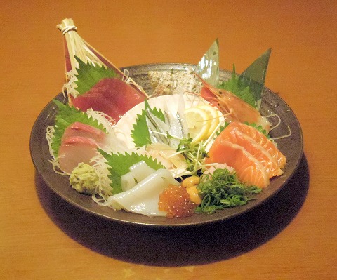  茨城県古河市本町１丁目にある居酒屋「魚民 古河東口駅前店」海鮮十種盛り合せ