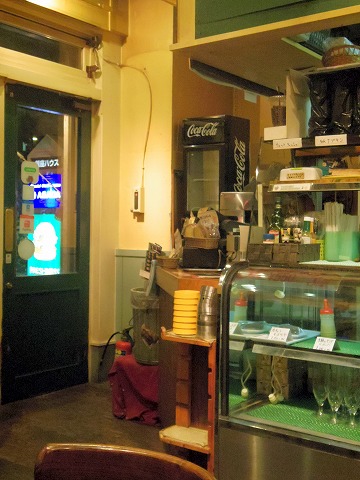 東京都中央区銀座8丁目にあるハンバーガーのお店「FRESHNESS BURGER フレッシュネスバーガー 銀座8丁目店」 東京都中央区銀座8丁目にあるハンバーガーのお店「フレッシュネスバーガー FRESHNESS BURGER 銀座8丁目店」店内