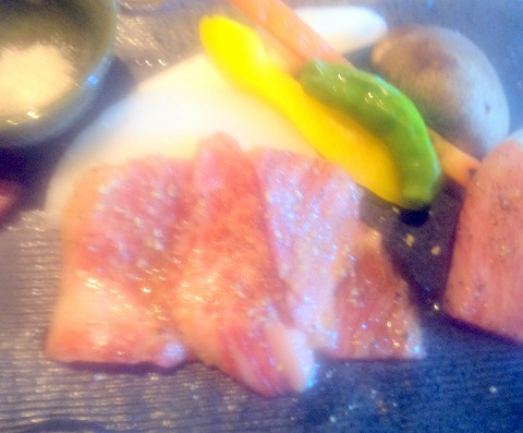 埼玉県越谷市東大沢４丁目にある焼肉店「いきな黒塀　越谷東大沢店」焼肉御膳 極　やわらか切り牛タン40g、和牛カルビ40g、和牛上カルビ40g