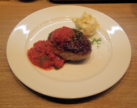 神奈川県川崎市川崎区小川町にある洋食店「キッチン ラフト　KITCHEN rafuto」自家製ハンバーグトマトソース