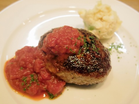 神奈川県川崎市川崎区小川町にある洋食店「キッチン ラフト　KITCHEN rafuto」自家製ハンバーグトマトソース