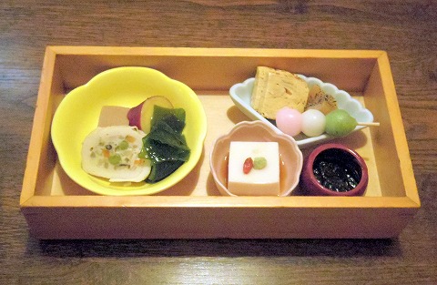 埼玉県春日部市梅田３丁目にある割烹料理店「くずし割烹 花々」彩り御膳の煮物と小鉢