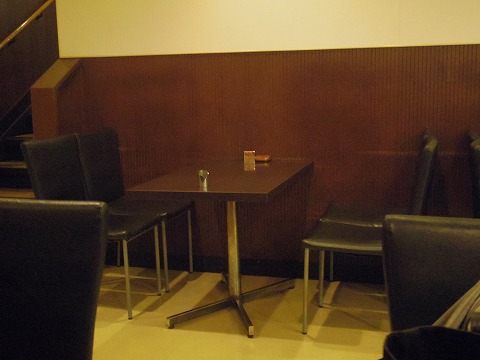 千葉県市川市市川１丁目にある喫茶店「COFFEE REST　レスト」店内
