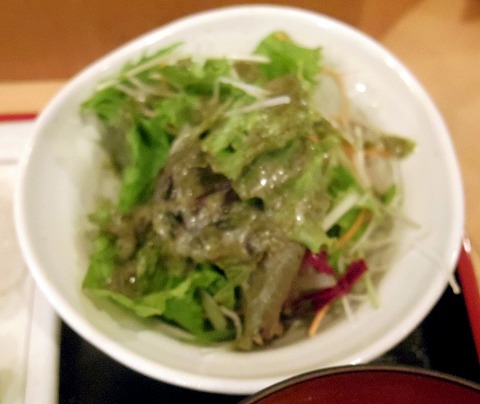 神奈川県川崎市中原区今井南町にある海鮮料理のお店「とれたて」とびきり鮮度！お刺身定食