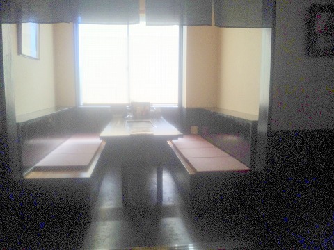 埼玉県春日部市大沼7丁目にあるお好み焼き・もんじゃの「わいず 春日部店」店内 埼玉県春日部市大沼7丁目にあるお好み焼き・もんじゃの「わいず 春日部店」店内