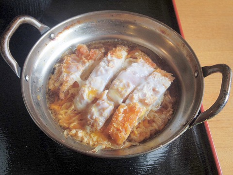 埼玉県春日部市栄町１丁目にある洋食店「とまと亭」カツ煮定食