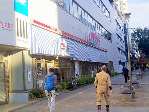 東京都立川市曙町２丁目にあるファミリーレストラン「ジョナサン　立川北口店」外観