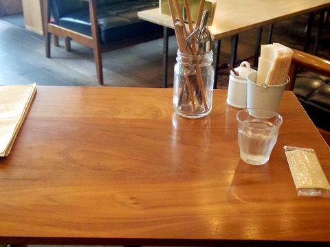 千葉県市川市新田5丁目にあるカフェ「Cafe DWARF カフェドワーフ」店内 千葉県市川市新田5丁目にあるカフェ「Cafe DWARF カフェドワーフ」店内