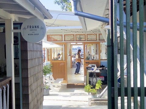 埼玉県川口市木曽呂にあるカフェ「フランクコーヒーアンドワークショップ　FRANK COFFEE and WORK SHOP」外観